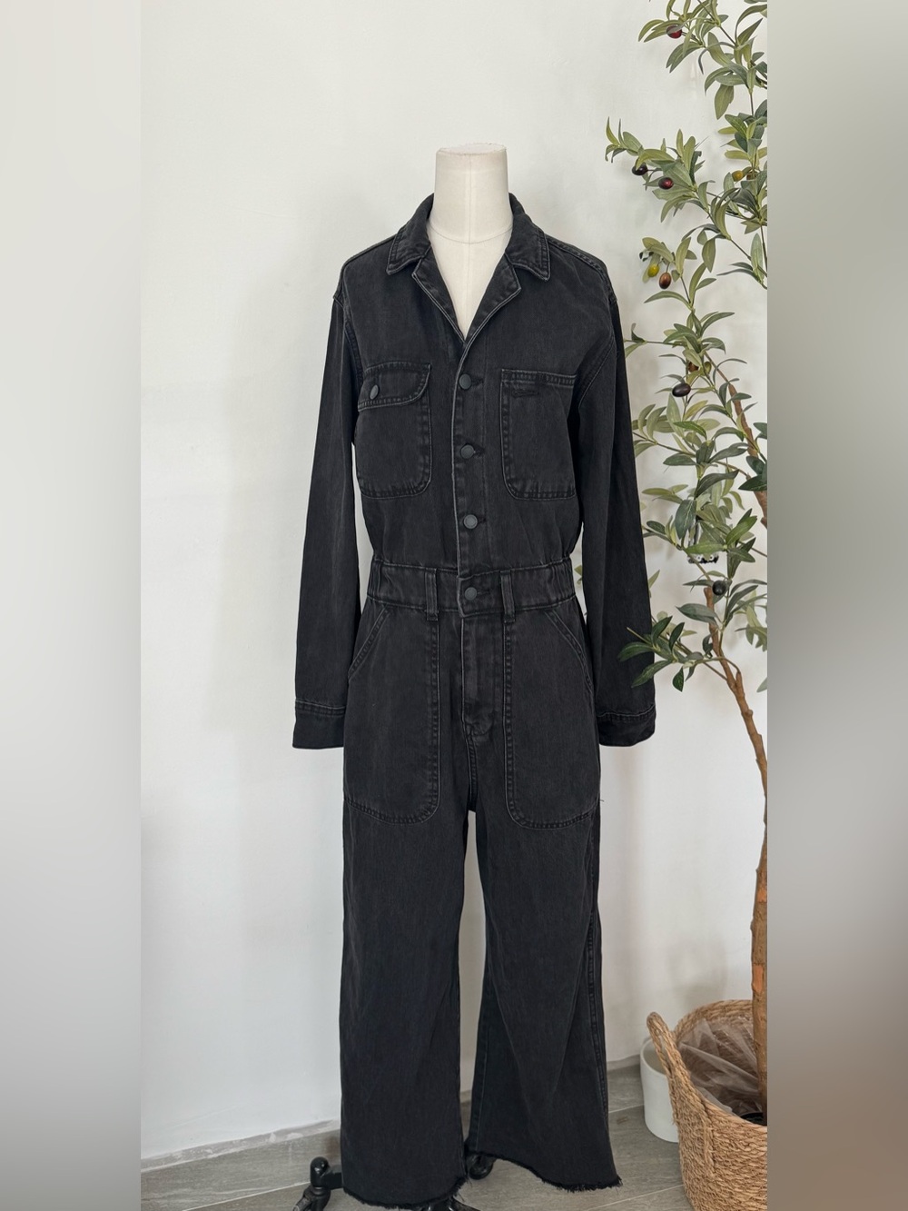 Universal Thread Black Denim Jumpsuit Women’s Size 6 Utility Wide Leg Coverall - Picture 1 of 4